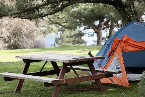 Como manter o conforto e a limpeza no camping com poucos recursos