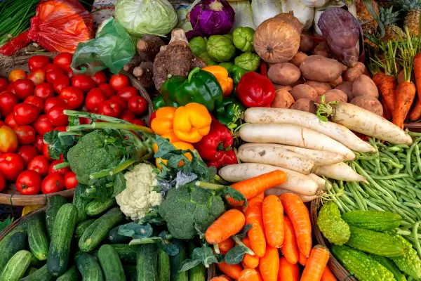 Cozinhar no camping com produtos locais: Como aproveitar o melhor da natureza