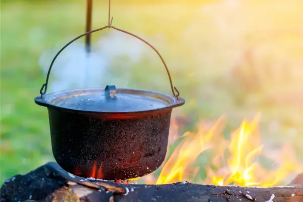 9 receitas de arroz completos para camping: Praticidade e sabor na sua viagem
