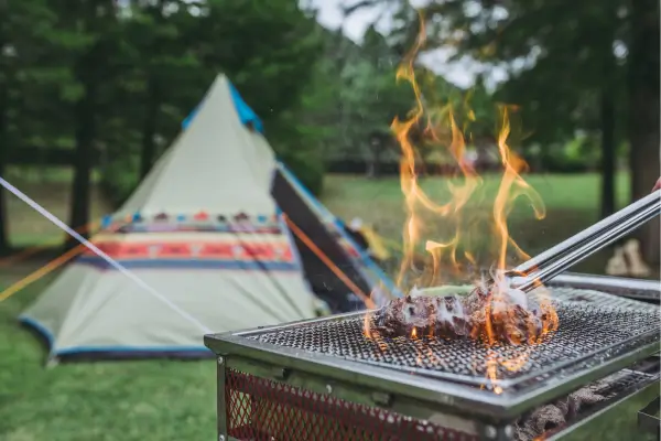 Grelha no camping: Espetinhos, legumes e molho caseiro – 5 Receitas Imperdíveis