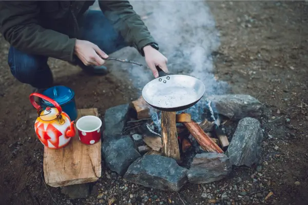Entre a fogueira e o sabor: Receitas que tornam o camping mais gostoso