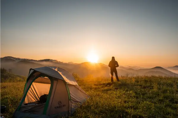 Acampando sozinho: Dicas para uma experiência segura e inesquecível