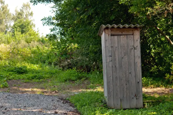 Como montar um banheiro seco para camping selvagem