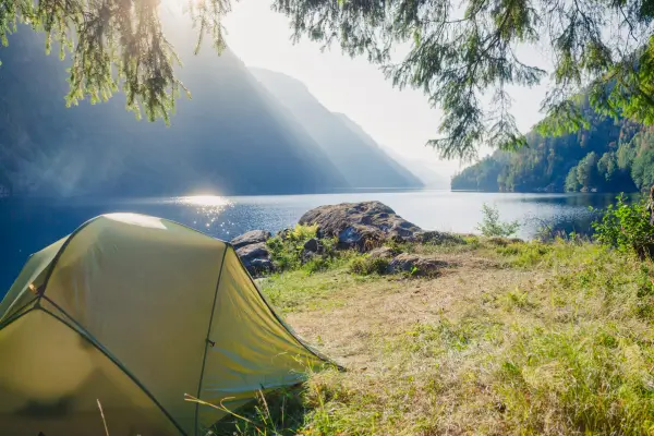 Destinos de montanha para camping sustentável no outono
